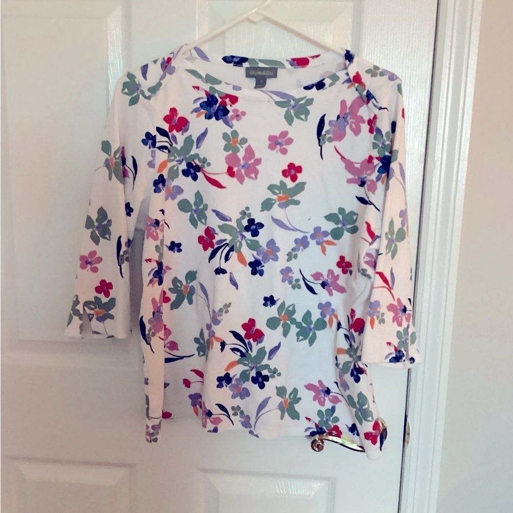 Style & Co. White Flower Top